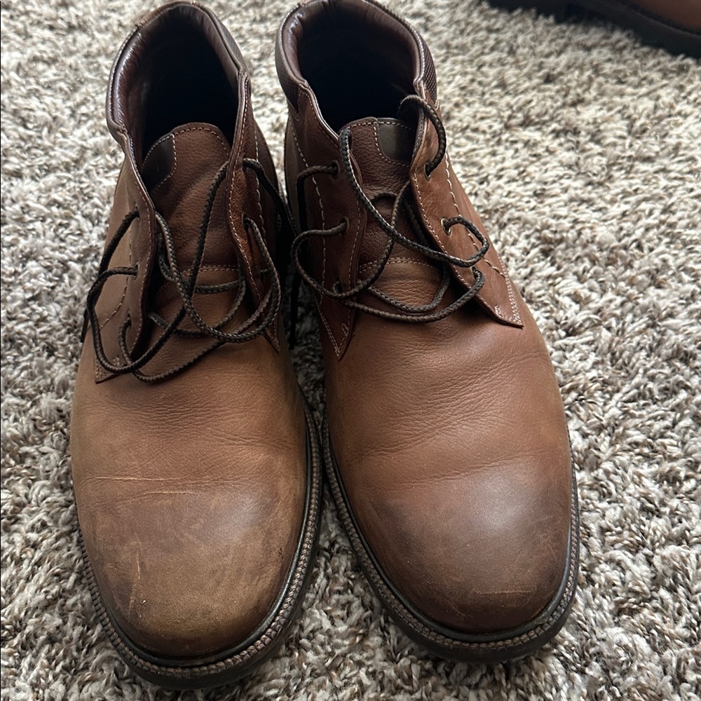 Johnston & Murphy Tan Leather Chukka Boots